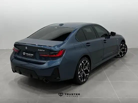 BMW-330e-2025