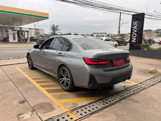 BMW-330e-2022