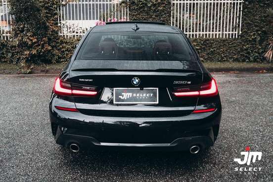 BMW-330e-2021