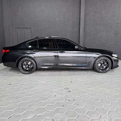 BMW-530e-2022