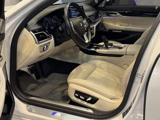 BMW-750Li-4.4 M SPORT V8 32V GASOLINA 4P AUTOMÁTICO BMW-750Li-2018