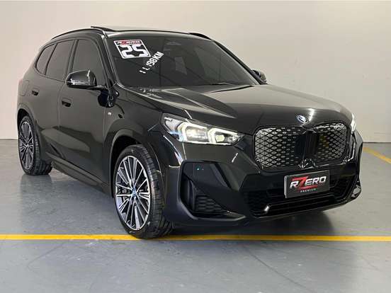 BMW-iX1-2024