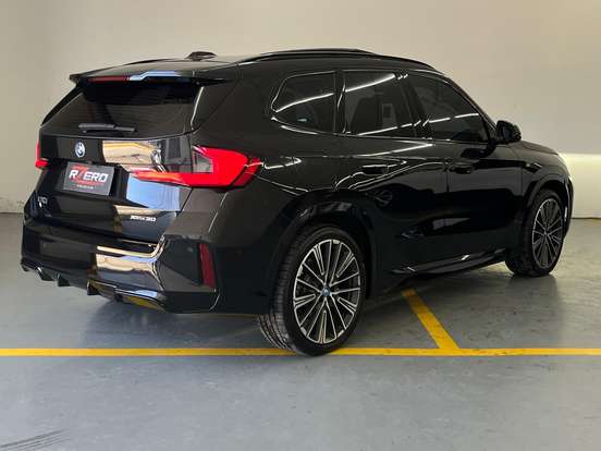 BMW-iX1-2024