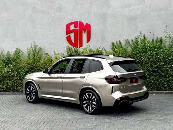 BMW-iX3-2022