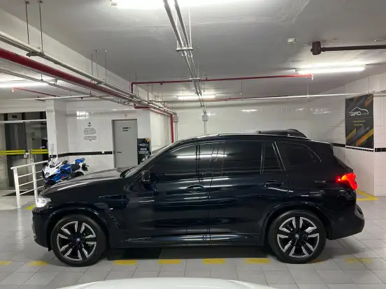 BMW-iX3-2023