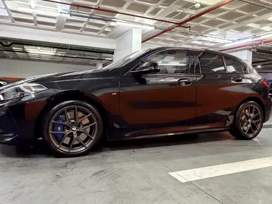BMW-M 135i-2.0 16V TURBO GASOLINA XDRIVE DARK EDITION AUTOMÁTICO BMW-M 135i-2021