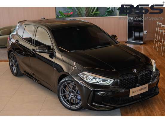 BMW-M 135i-2.0 16V TURBO GASOLINA XDRIVE DARK EDITION AUTOMÁTICO BMW-M 135i-2021