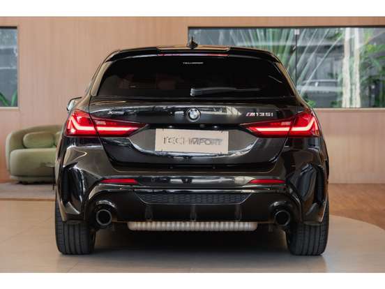 BMW-M 135i-2.0 16V TURBO GASOLINA XDRIVE DARK EDITION AUTOMÁTICO BMW-M 135i-2021