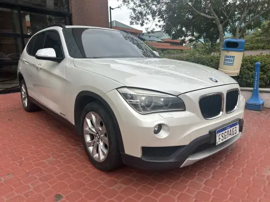 BMW-X1-2.0 18I S-DRIVE 4X2 16V GASOLINA 4P AUTOMÁTICO BMW-X1-2013