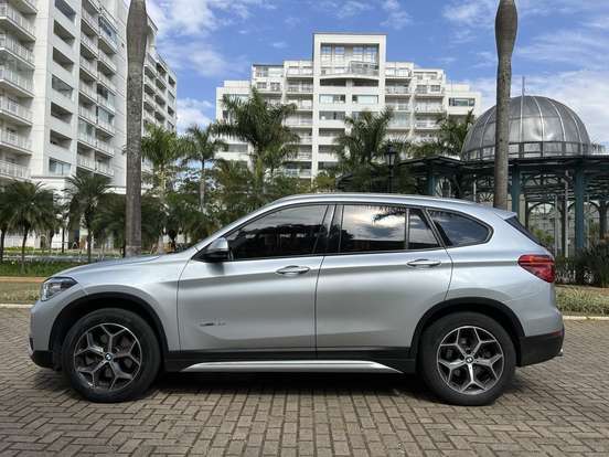 BMW-X1-2.0 16V TURBO ACTIVEFLEX SDRIVE20I X-LINE 4P AUTOMÁTICO BMW-X1-2017