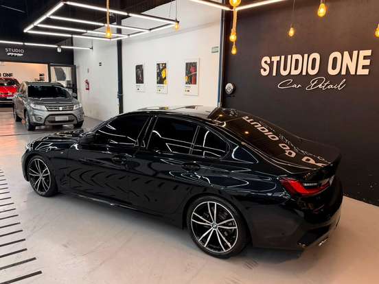 BMW-320i-2021