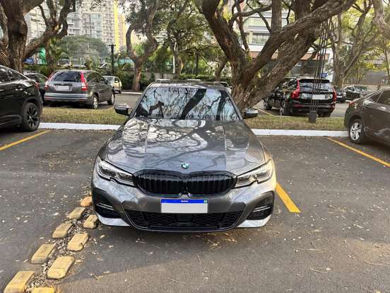 BMW-330e-2021