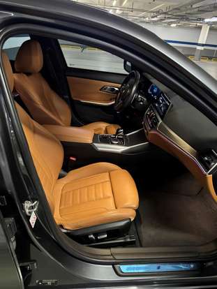 BMW-330e-2021
