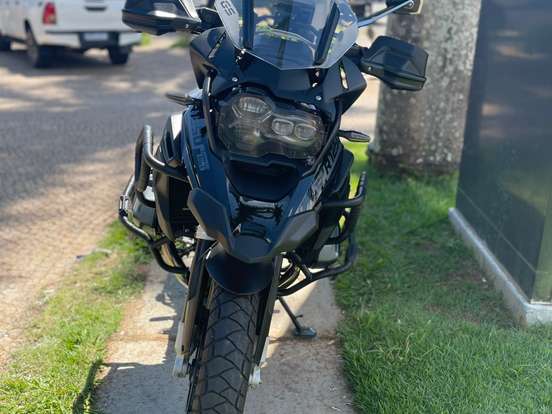 BMW-R 1250 GS PREMIUM TRIPLE BLACK BMW-R 1250 GS PREMIUM TRIPLE BLACK-2022