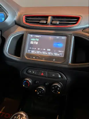 CHEVROLET-ONIX-2015