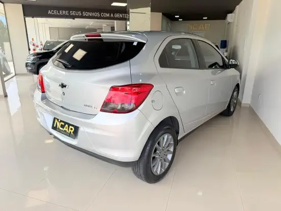 CHEVROLET-ONIX-2014