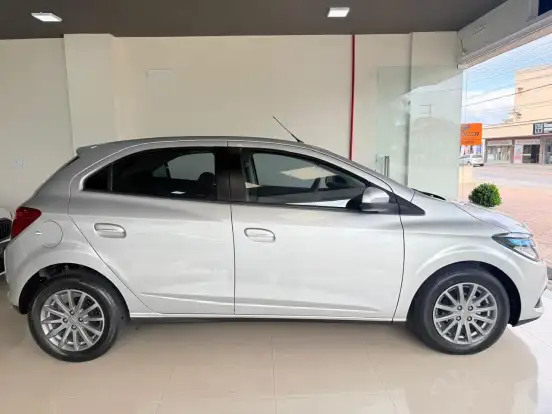 CHEVROLET-ONIX-1.4 MPFI LT 8V FLEX 4P MANUAL CHEVROLET-ONIX-2014