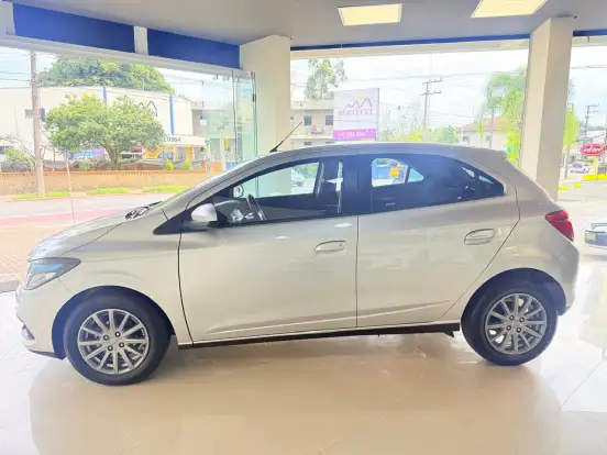 CHEVROLET-ONIX-2014