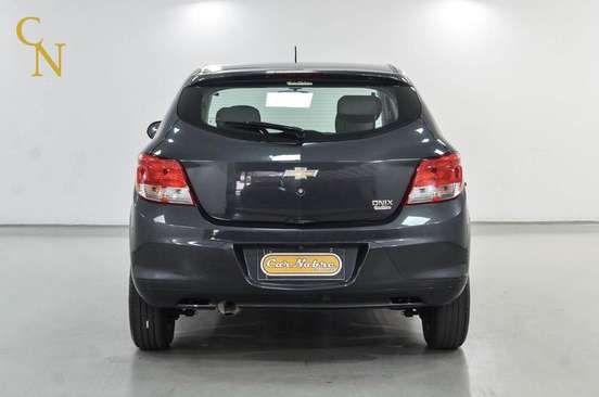 CHEVROLET-ONIX-2015