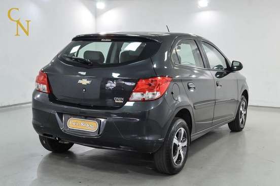 CHEVROLET-ONIX-2015
