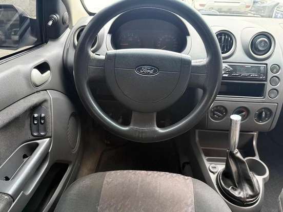 FORD-FIESTA-1.0 MPI SUPERCHARGER 8V GASOLINA 4P MANUAL FORD-FIESTA-2002