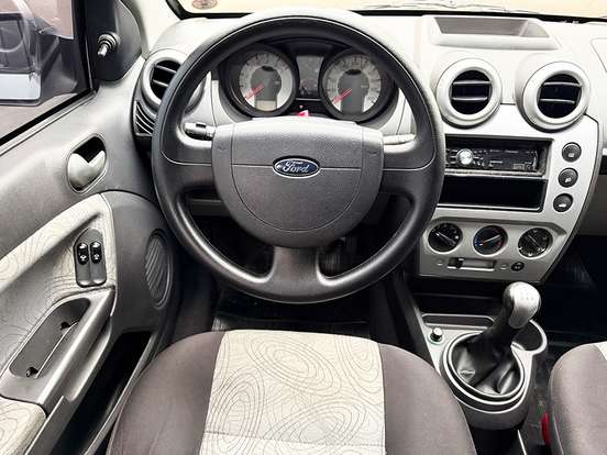 FORD-FIESTA-1.6 MPI CLASS SEDAN 8V FLEX 4P MANUAL FORD-FIESTA-2009