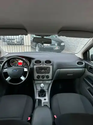 FORD-FOCUS-2011