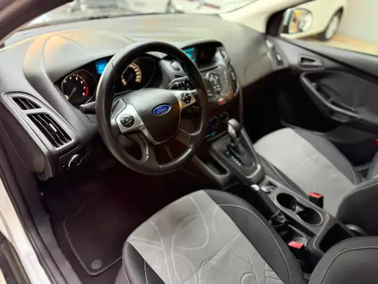 FORD-FOCUS-2013