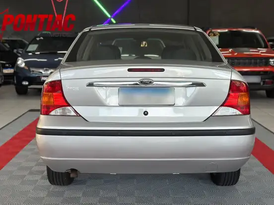 FORD-FOCUS-2.0 GHIA SEDAN 16V GASOLINA 4P AUTOMÁTICO FORD-FOCUS-2005