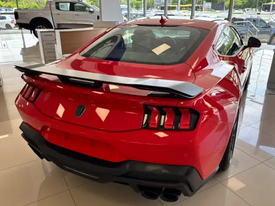 FORD-MUSTANG-2025