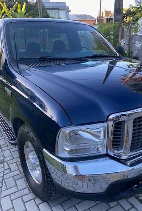 FORD F-250 4.2 XLT 4X2 CS TURBO DIESEL 2P MANUAL