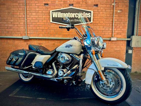 HARLEY-DAVIDSON ROAD KING CLASSIC 