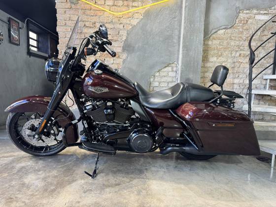 HARLEY-DAVIDSON ROAD KING SPECIAL 