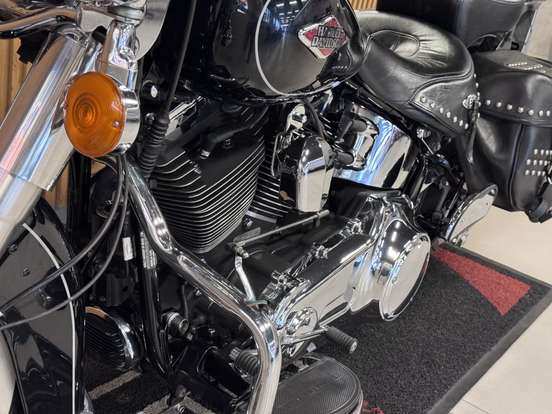 HARLEY-DAVIDSON-SOFTAIL HERITAGE CLASSIC-2015