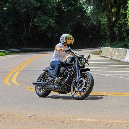 HARLEY-DAVIDSON SPORTSTER ROADSTER 