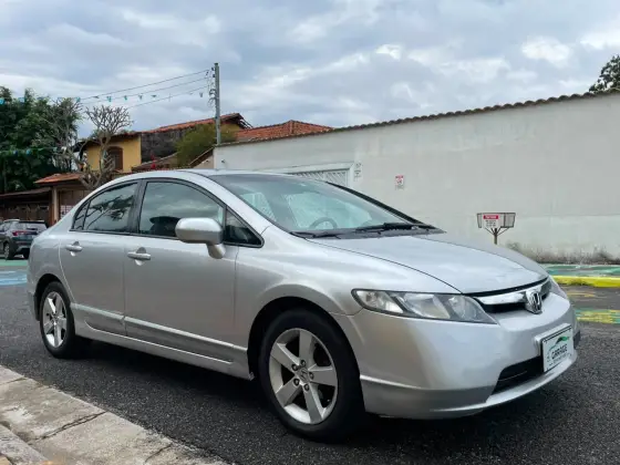 HONDA CIVIC 1.8 LXS 16V GASOLINA 4P AUTOMÁTICO