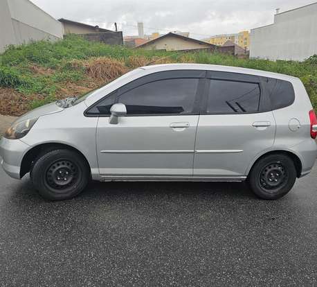 HONDA-FIT-2005