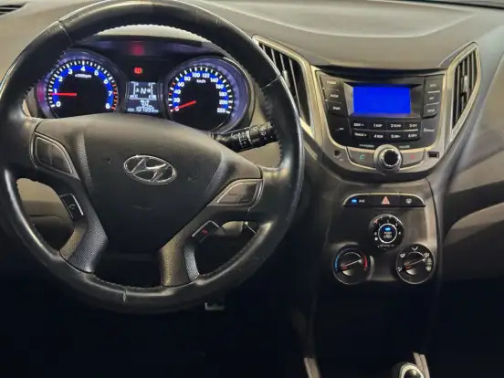 HYUNDAI-HB20X-1.6 16V PREMIUM FLEX 4P AUTOMÁTICO HYUNDAI-HB20X-2013