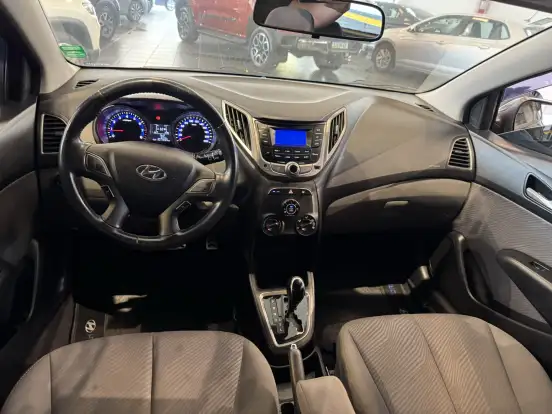 HYUNDAI-HB20X-2013