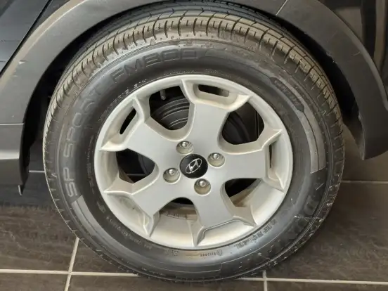 HYUNDAI-HB20X-2013