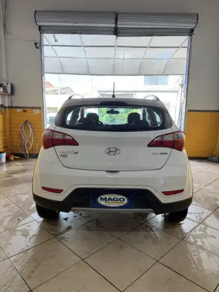 HYUNDAI-HB20X-2013
