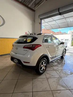 HYUNDAI-HB20X-2013