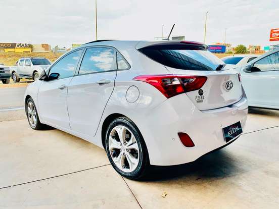 HYUNDAI-I30-1.8 MPI 16V GASOLINA 4P AUTOMATICO HYUNDAI-I30-2014