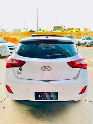 HYUNDAI-I30-1.8 MPI 16V GASOLINA 4P AUTOMATICO HYUNDAI-I30-2014