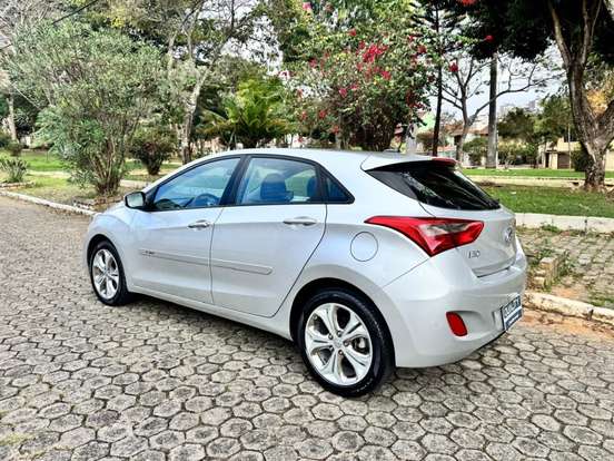 HYUNDAI-I30-1.8 MPI 16V GASOLINA 4P AUTOMATICO HYUNDAI-I30-2014