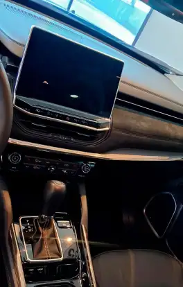 JEEP-COMMANDER-2024