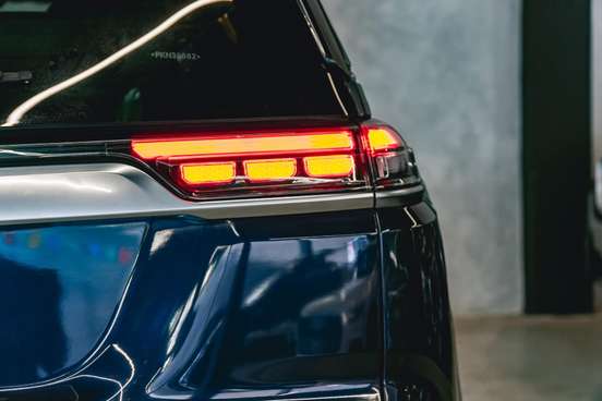 JEEP-COMMANDER-2023