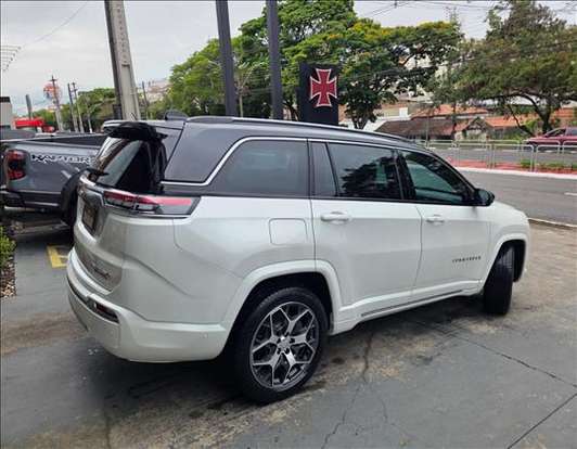 JEEP-COMMANDER-2024