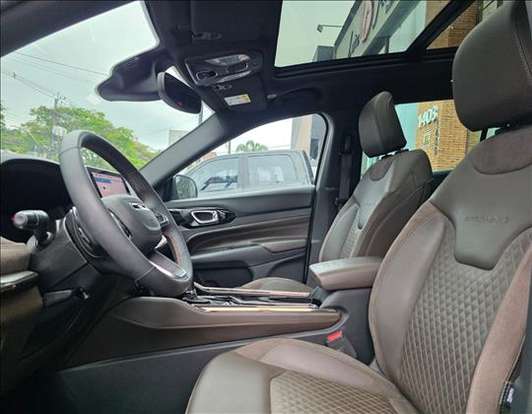 JEEP-COMMANDER-2024