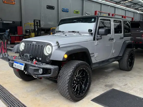 JEEP WRANGLER 3.6 UNLIMITED SPORT 4X4 V6 GASOLINA 4P AUTOMÁTICO